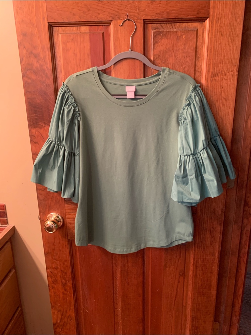 Chico's, NEW NEVER WORN, pull over Ruffle Tiered sleeve top. VIBRANT ENVY GREEN.